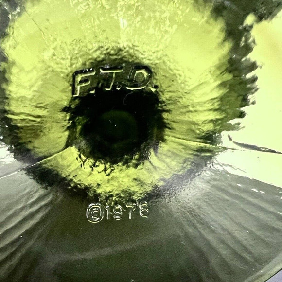 Vintage 1978 FTD Green Compote Pedestal Glass Bowl Oak Leaf Embossed - Picture 4 of 4